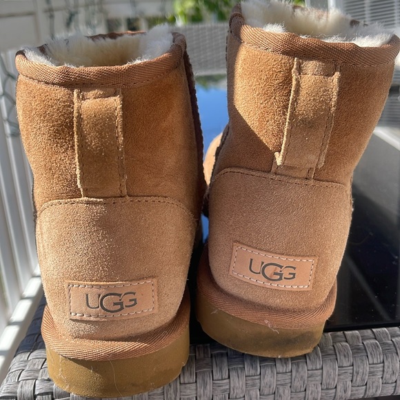 Classic Mini Boot in chestnut. Like new! - Picture 2 of 6